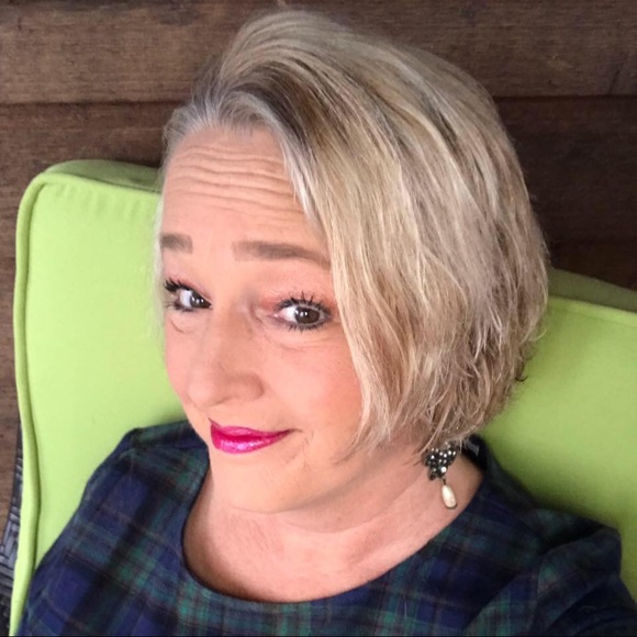 Meet your posher, Phyllis. - Picture 5 of 7